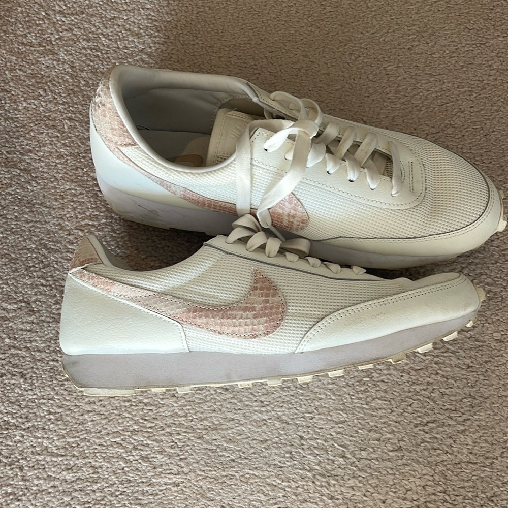 Nike Daybreak women’s 9
